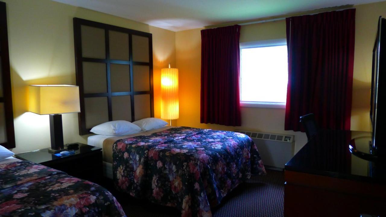 Relax Inn Watertown Bagian luar foto