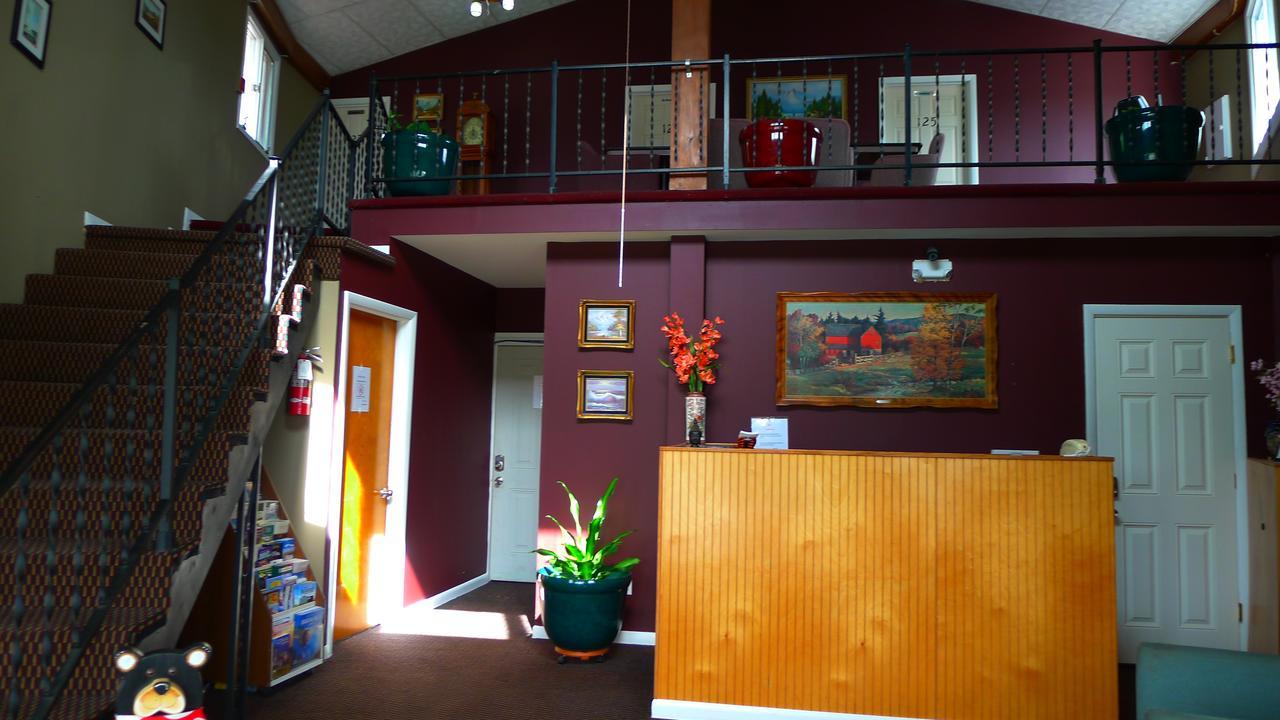 Relax Inn Watertown Bagian luar foto